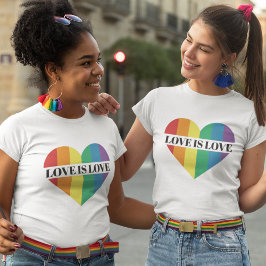 愛はラブレインボーハートLGBTQプライドTシャツ Tシャツ