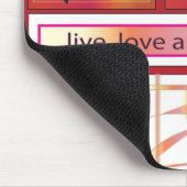 、愛は住み、幸せです マウスパッド (コーナー)