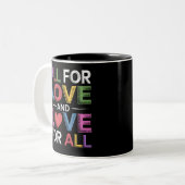 愛は全てに、全ては愛に Pride Month LGBTQ ツートーンマグカップ (正面左)