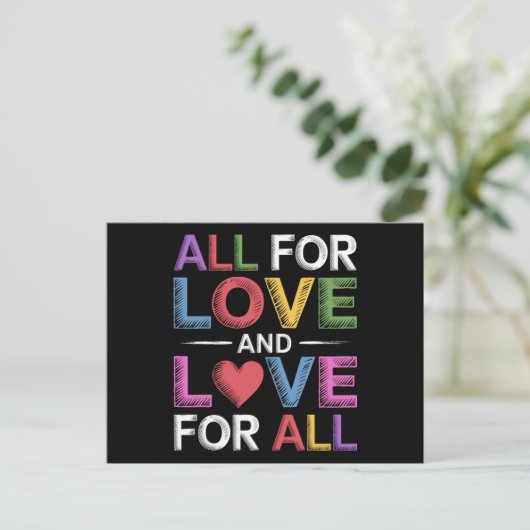 愛は全てに、全ては愛に Pride Month LGBTQ ポストカード (スタンド正面)