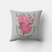 愛は全てを成長させる クッション (裏面)