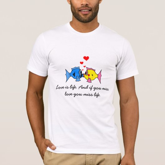 「愛は命」キスをする魚 Tシャツ (正面)