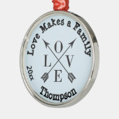 愛は家族の採用にパーソナライズなオーナメントをします メタルオーナメント (左)