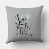 愛は小さな最高の家に成長引用文 クッション (裏面)