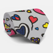 "愛は必要なものすべて" - ネクタイ (ロール)