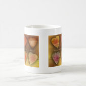 愛は忍耐強いです; 愛は親切です コーヒーマグカップ (中央)