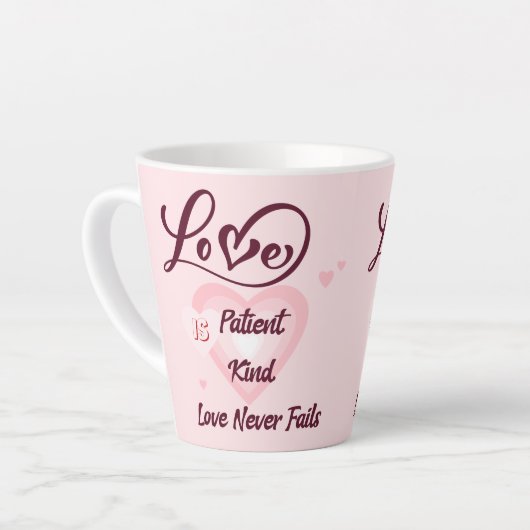 愛は忍耐強い愛は親切で、決して失敗しないティーマグカップ カフェラテマグ (左アングル)