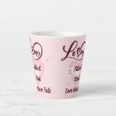 愛は忍耐強い愛は親切で、決して失敗しないティーマグカップ カフェラテマグ (正面)