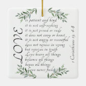 愛は忍耐強い愛は親切なクリスマス装飾である セラミックオーナメント (裏面)