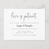 愛は忍耐 ブラック&ホワイト スクリプト 結婚延期のお知らせ インビテーションポストカード (正面)