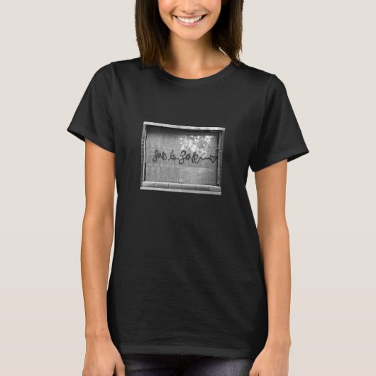 愛は愛です Tシャツ (正面)