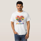 愛は愛 Tシャツ (正面フル)