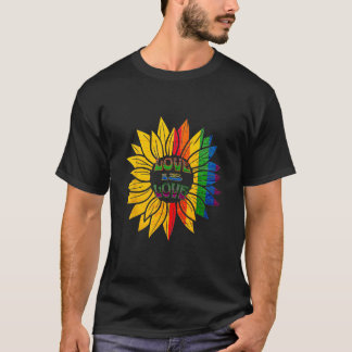 愛は愛LGBTQレインボーフラッグゲイプライドアルサン Tシャツ
