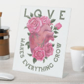 愛は成長すべてを作る – ロマンチックなフローラアート 台座サイン (インサイチュ)