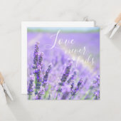 愛は決して失敗しないバイブル聖句引用文ラベンダーフラワー カード (正面/裏面インサイチュ)