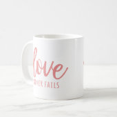 愛は決して失敗しない – 1コリント13:8ピンク コーヒーマグカップ (正面左)
