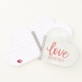 愛は決して失敗しない – 1コリント13:8ピンク ノートブック (内部)