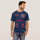 愛は決して滅びない 愛 タイポグラフィ ボーイ Tシャツ (正面フル)