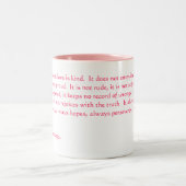 愛は決して- 1 Corinthiansの13:4を失敗しません ツートーンマグカップ (中央)