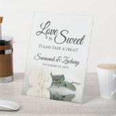 愛は甘いトリートメントアイボリーまたは白いバラ 台座サイン (インサイチュ)