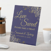 愛は甘いネイビーブルーのトリート金ゴールドレースを取る 台座サイン (インサイチュ)