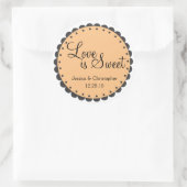 愛は甘い – スケールされたエッジ – パーソナライズ ラウンドシール (バッグ)