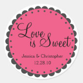 愛は甘い – スケールされたエッジ – パーソナライズ ラウンドシール (正面)