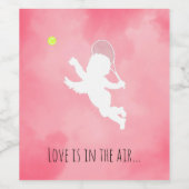 愛は空中にある！ピンクキューピッドテニス選手 ワインラベル (シングルラベル)