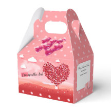 "愛は空中にある！"美しい愛の木のハート