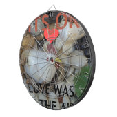 愛は空中に漂っていた ダーツボード (正面右)