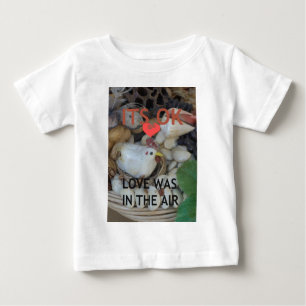 愛は空中に漂っていた ベビーTシャツ