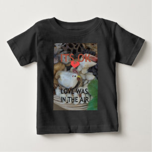 愛は空中に漂っていた ベビーTシャツ