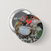 愛は空中に漂っていた 缶バッジ (正面&裏面)