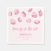 愛は空気の中にあるピンクハートブライダルシャワー スタンダードカクテルナプキン (正面)