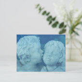 愛は空気の中にある、ヴィンテージ石の天使キスをする ポストカード (スタンド正面)