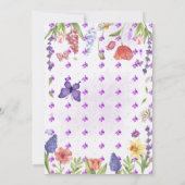 愛は紫色の野生の花の開花にあるブライダルシャワー 招待状 (裏面)