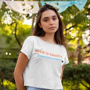 愛は美しく、友情は良い Tシャツ