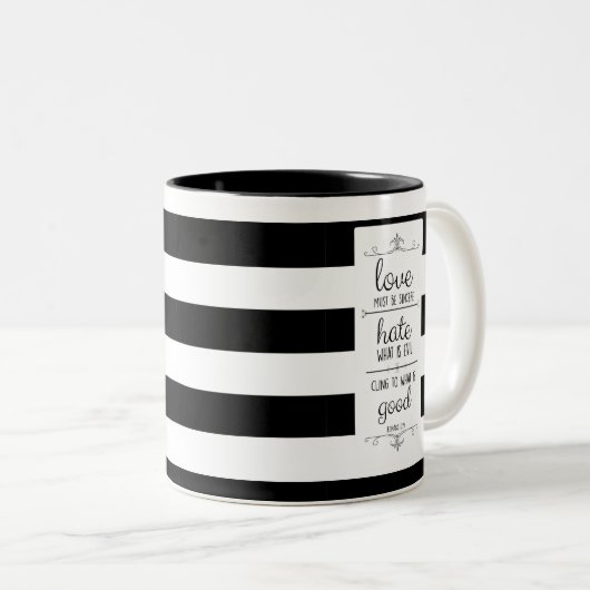 愛は誠実な聖書の聖句コーヒーマグ ツートーンマグカップ (正面右)