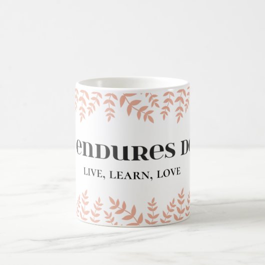 愛は遅延に耐える:永遠の愛の引用文 コーヒーマグカップ (中央)