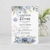 愛は開花ブライダルシャワーほこりっぽい青い花 招待状 (スタンド正面)
