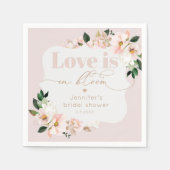 愛は開花赤面ピンクのワイルドフラワーブライダル スタンダードカクテルナプキン (正面)
