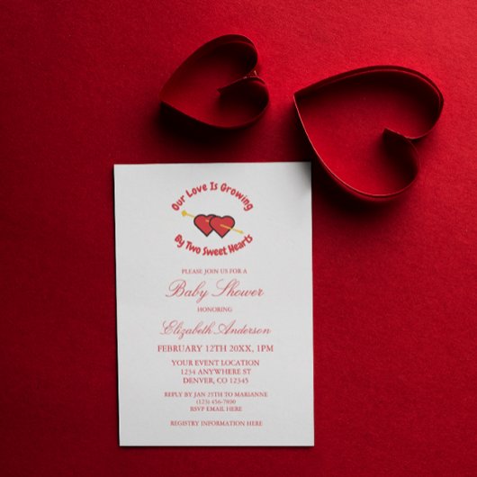 愛は2人の双子の赤ちゃんシャワーハートによって成長している 招待状