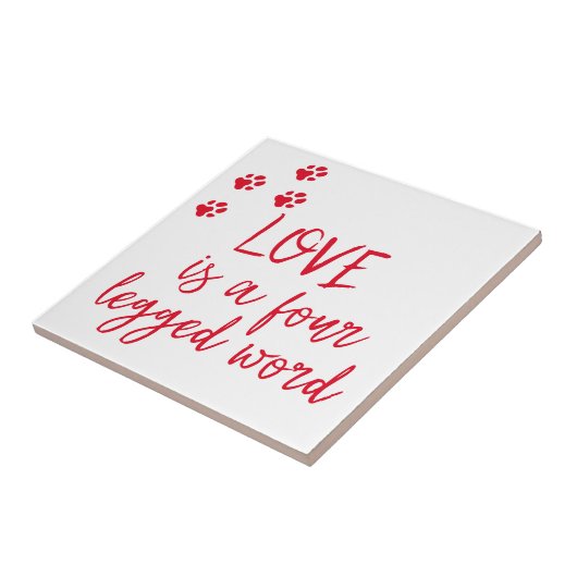 愛は4本足の単語である – かわいい犬の引用文 タイル (側面)