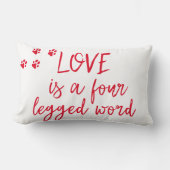 愛は4本足の単語である – かわいい犬の引用文 ランバークッション (正面)