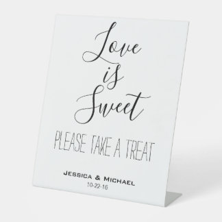 愛は、甘いお菓子のバイキングに好意を持つ  台座サイン