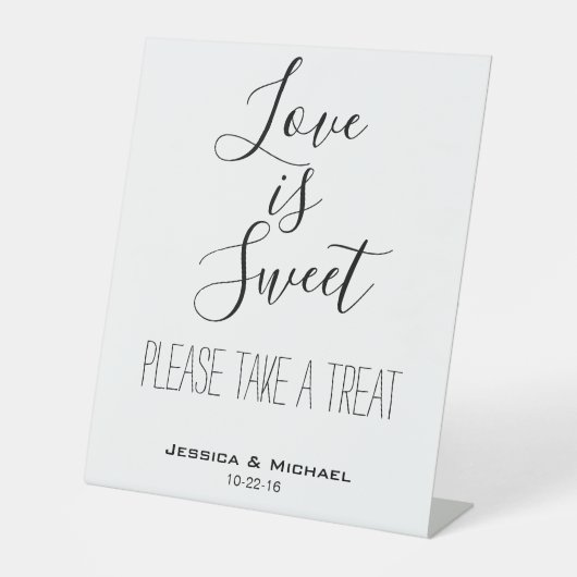 愛は、甘いお菓子のバイキングに好意を持つ  台座サイン (正面)