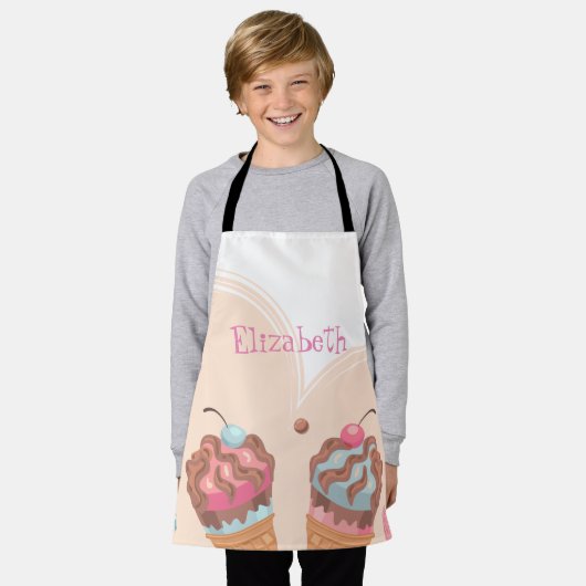 愛らしいアイスクリームパーソナライズされた エプロン (着用した状態)