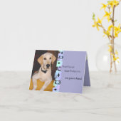 愛らしいイエロー・ラブラドール・レトリーバーの子犬の誕生日の挨拶状 カード (黄色い花)