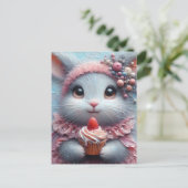 愛らしいイチゴのカップケーキが入ったバニー ポストカード (スタンド正面)