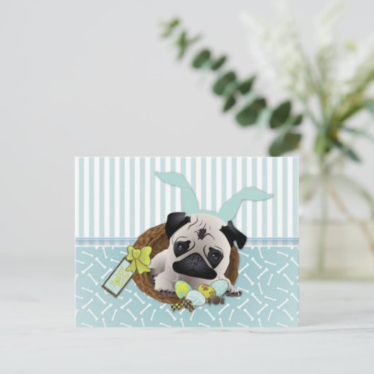 愛らしいイースターパグと卵、バスケット シーズンポストカード (スタンド正面)